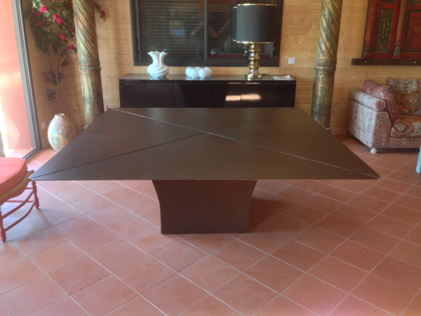 Table 2m*2m, tôle acier 6mm, patine rouille stabilisé et vernis mat, réalisé par 2 bois et d'acier (ferronnerie ébénisterie dieulefit drôme)