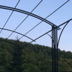 pergola en fer forgé réalisé par 2 bois et d'acier, dieulefit, drôme (ferronnerie, ébénisterie, forge)