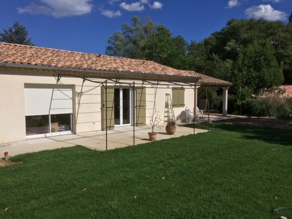 pergola réalisé par 2 bois et d'acier (serrurerie, ferronnerie, ebenisterie, drome, dieulefit)