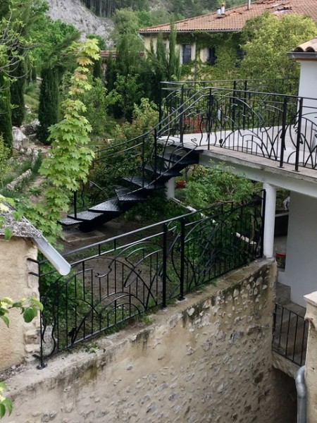 garde corps fer forgé réalisé par 2 bois et d'acier (ferronnerie ebenisterie forge à dieulefit drôme)