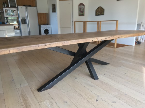 table réalisé par 2 bois et d'acier (ferronnerie ebenisterie forge à dieulefit drôme)