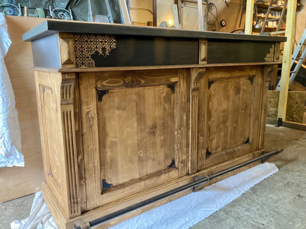 bar réalisé par 2 bois et d'acier (ferronnerie ebenisterie forge à dieulefit drôme)