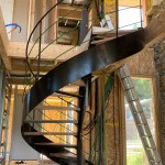 escalier hélicoidal contemporain réalisé par 2 bois et d'acier (ferronnerie ebenisterie forge à dieulefit drôme)