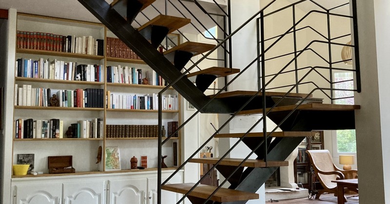 escalier contemporain limon central