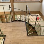 escalier hélicoidal contemporain réalisé par 2 bois et d'acier (ferronnerie ebenisterie forge à dieulefit drôme)