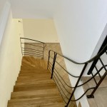 escalier limon central réalisé par 2 bois et d'acier (ferronnerie ebenisterie forge à dieulefit drôme