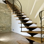 escalier limon central réalisé par 2 bois et d'acier (ferronnerie ebenisterie forge à dieulefit drôme