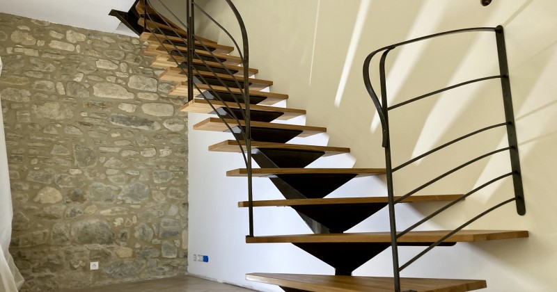 escalier contemporain limon central